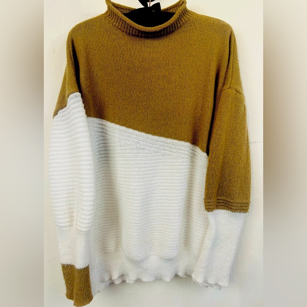 Tan/white color block, ribbed comfy sweater - size 1X $15